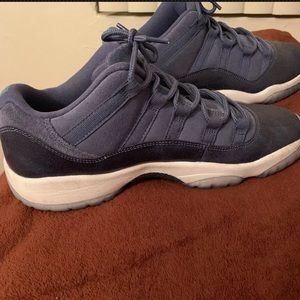 Air Jordan 11 blue moon